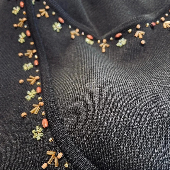 Sandra Darren layered top with beading. Size 8 - Picture 7 of 7